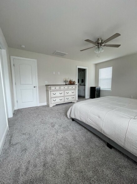 Master bedroom view #2 in identical t/h - 866 Longleaf Ln