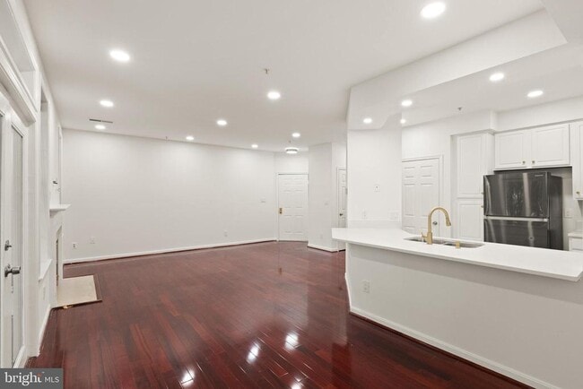 Building Photo - 1324 Garden Wall Cir