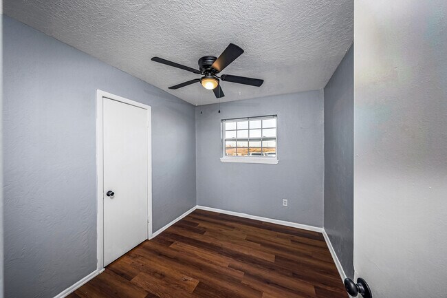 Building Photo - 709 SW 45th St