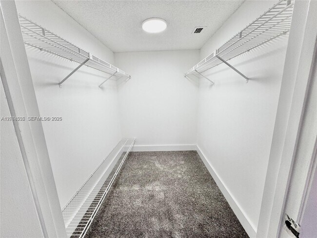 Building Photo - 1075 Riverside Dr
