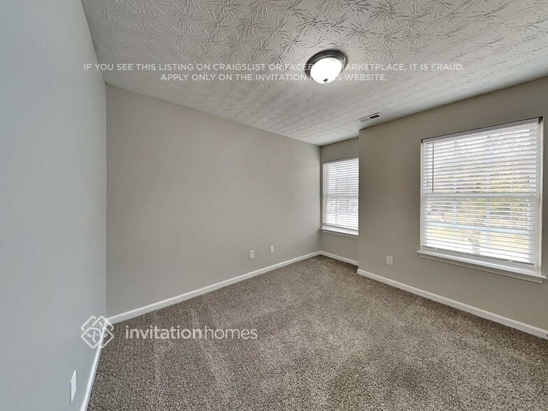 Building Photo - 86 E Main St N