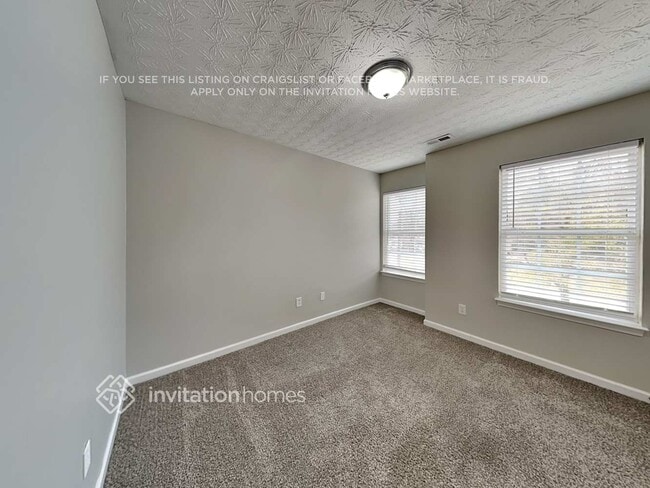 Building Photo - 86 E Main St N