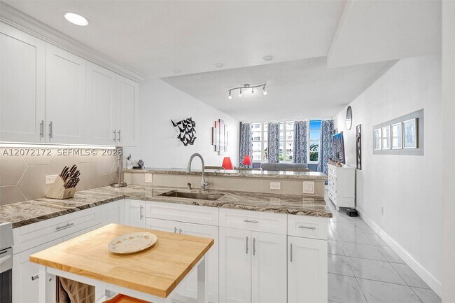 Building Photo - 1351 NE Miami Gardens Dr