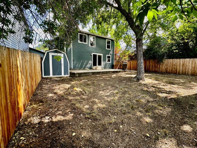 Building Photo - "Charming 3-Bed Home with Finished Basemen...