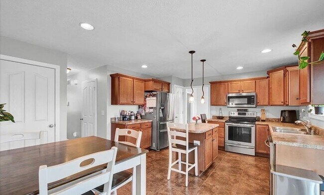 Building Photo - **For Keys in Hand ASAP - Inquire Within for Details**