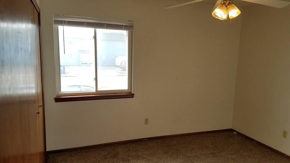 Front side (west) bedroom - 6646 Provincial Dr