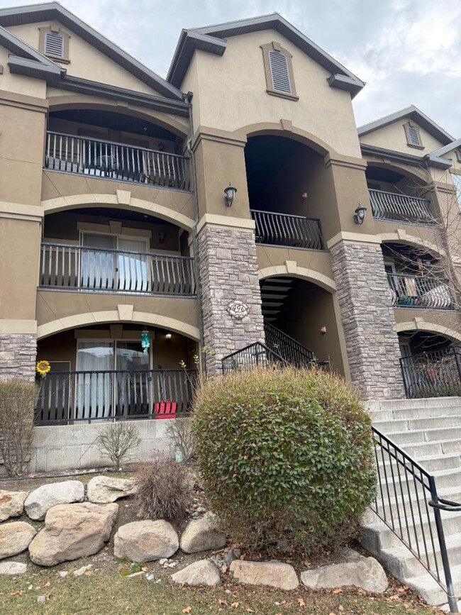 Building Photo - 496 S 2150 W