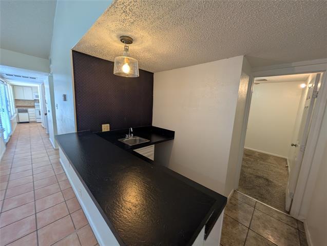 Building Photo - 8560 Park Ln