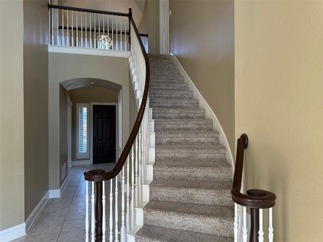 Building Photo - 8421 Orchard Hill Dr