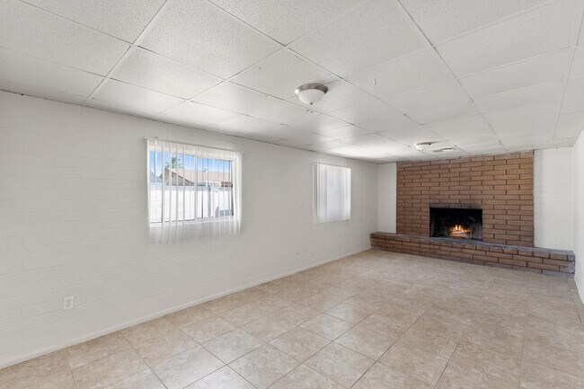 Building Photo - 7422 W Turney Ave