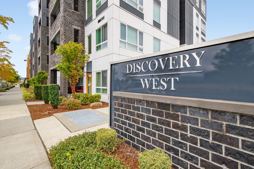 Primary Photo - Discovery West