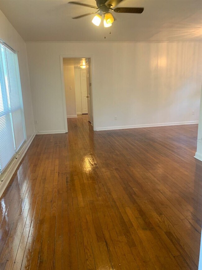 Building Photo - 712 Coble Dr