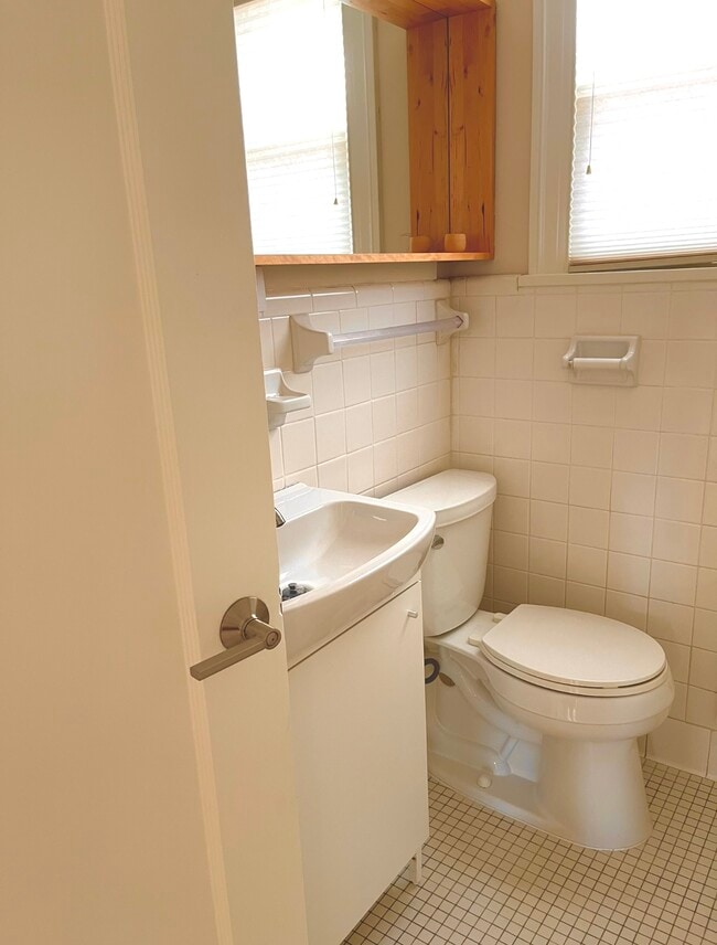 Building Photo - 1306 Oxford Ave