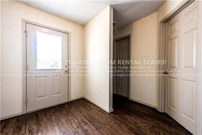 Building Photo - 1348 S Jasmine Ln