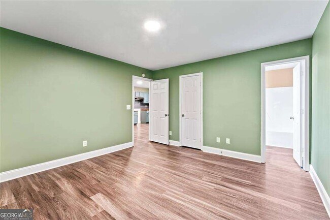 Building Photo - 930 Hall St NW