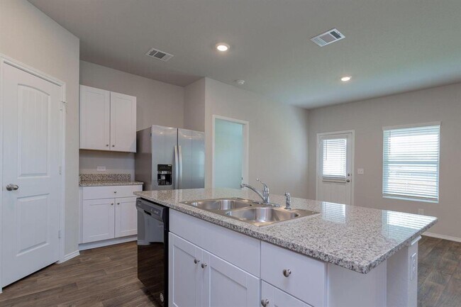 Building Photo - 6009 Ronee Leah Dr