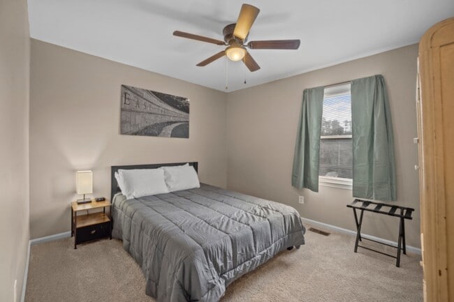 Building Photo - 102 David Dr