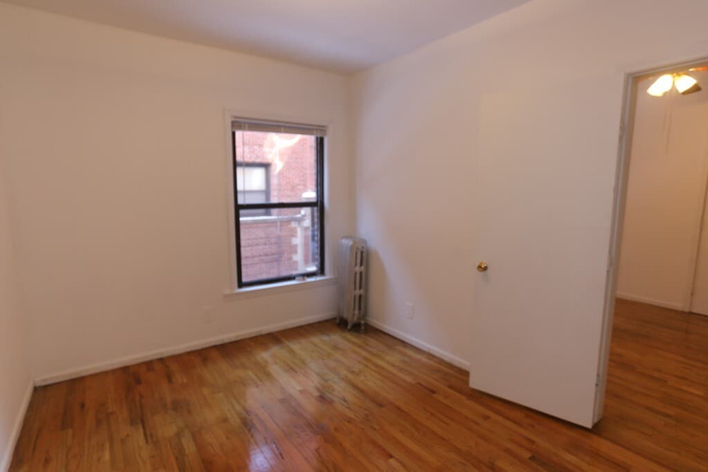 Building Photo - 933 W Sunnyside Ave