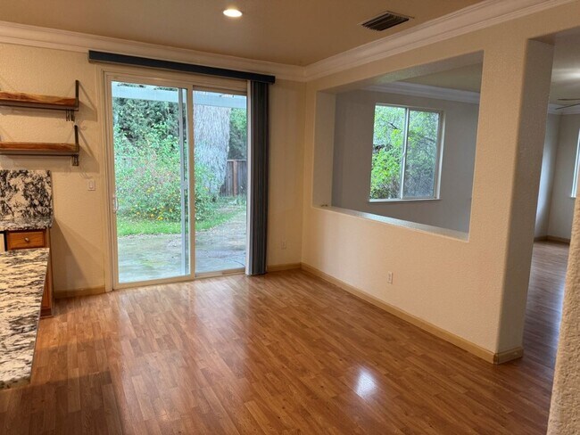Building Photo - Modern 4 Bedroom w/ Loft Stonegate Area Vacaville *Star Rentals