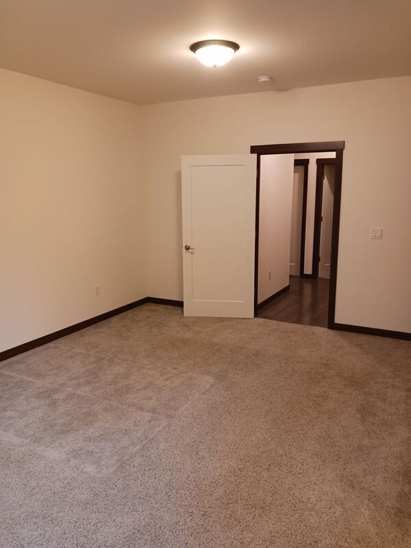 Building Photo - 942 Hadley Way