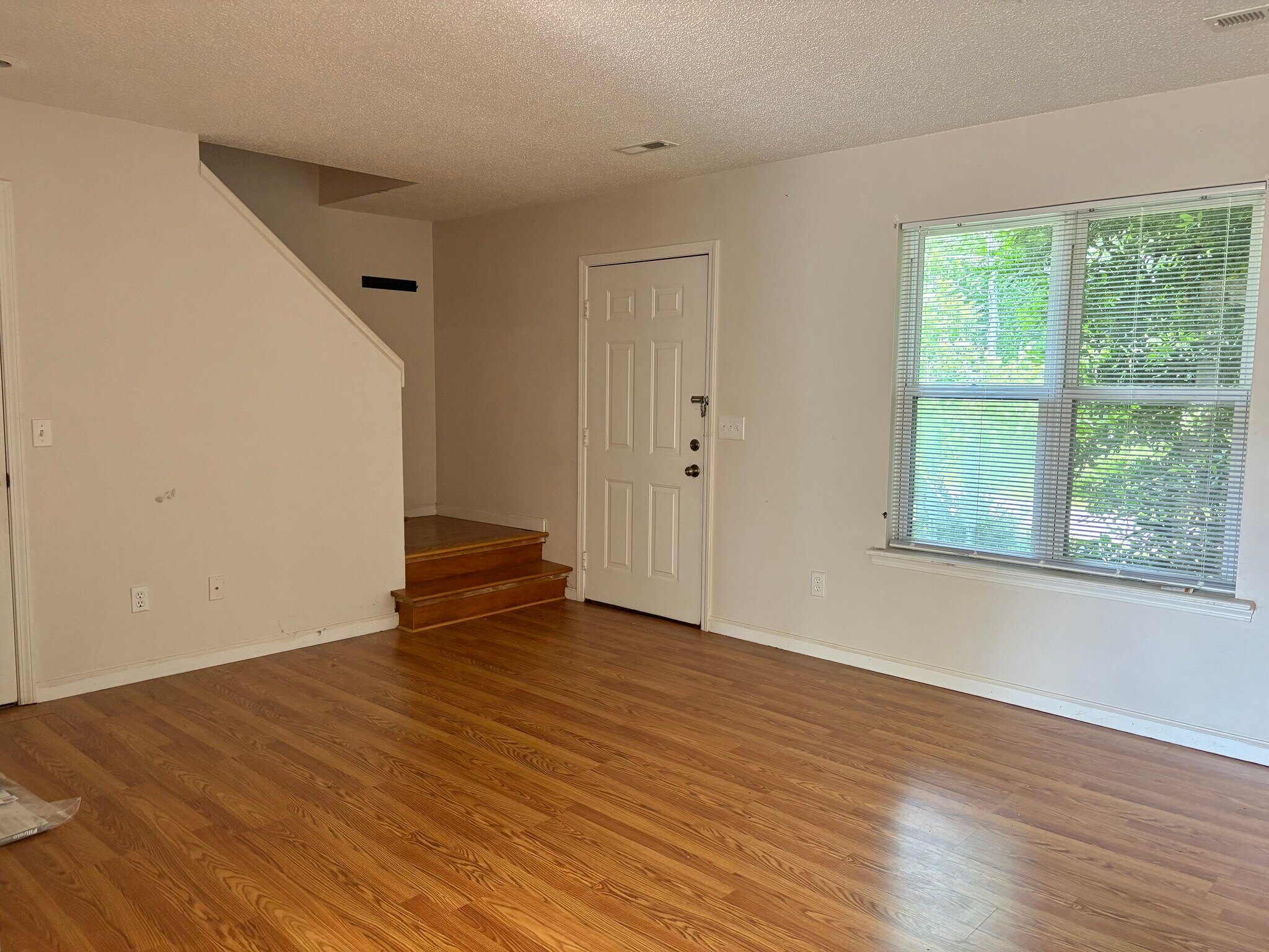 Building Photo - 409 S Beech St
