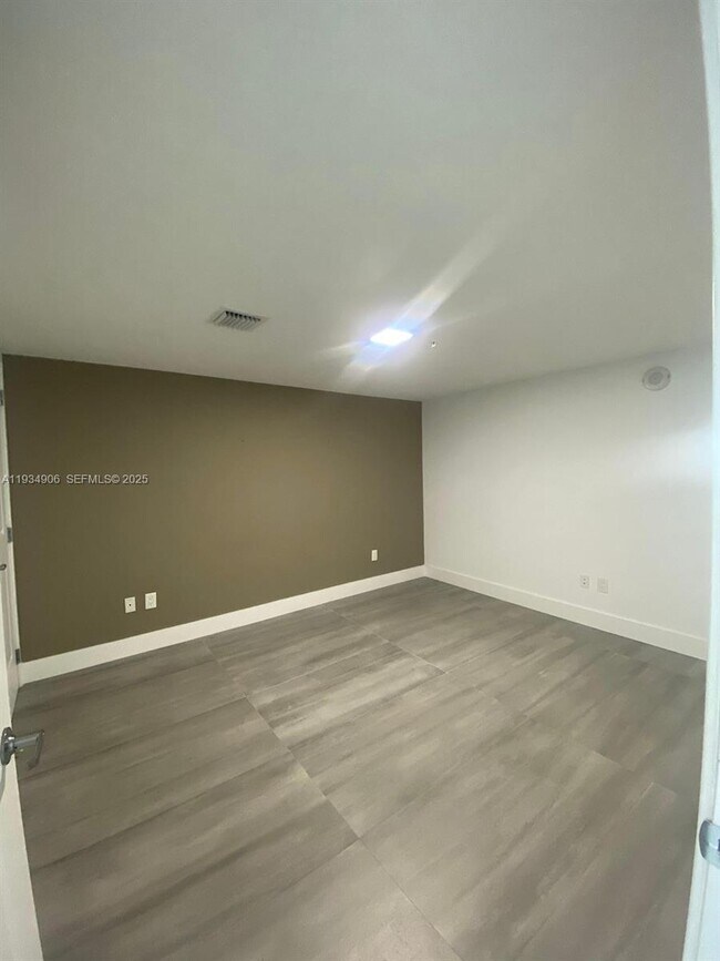 Building Photo - 400 Sunny Isles Blvd