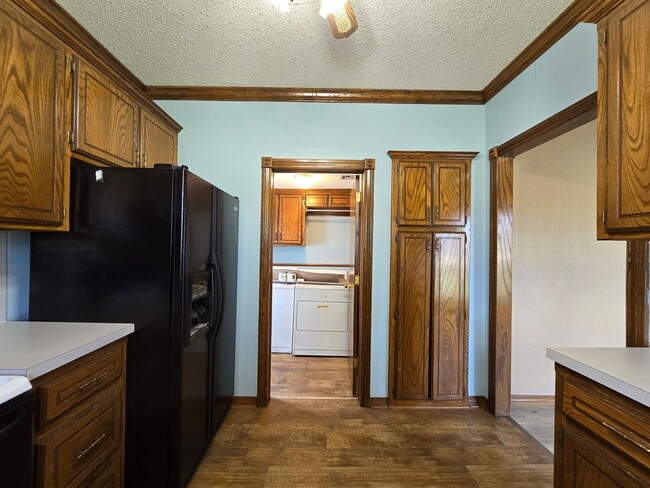 Building Photo - Charming 2 bedroom, 1 bathroom home