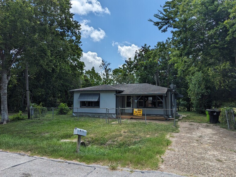 Primary Photo - 411 Burnet St