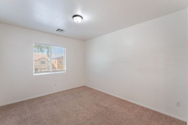 Building Photo - Cozy 3-Bedroom with Spacious Backyard!