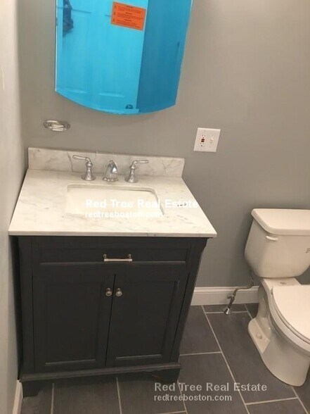 Building Photo - 31 Bacon St