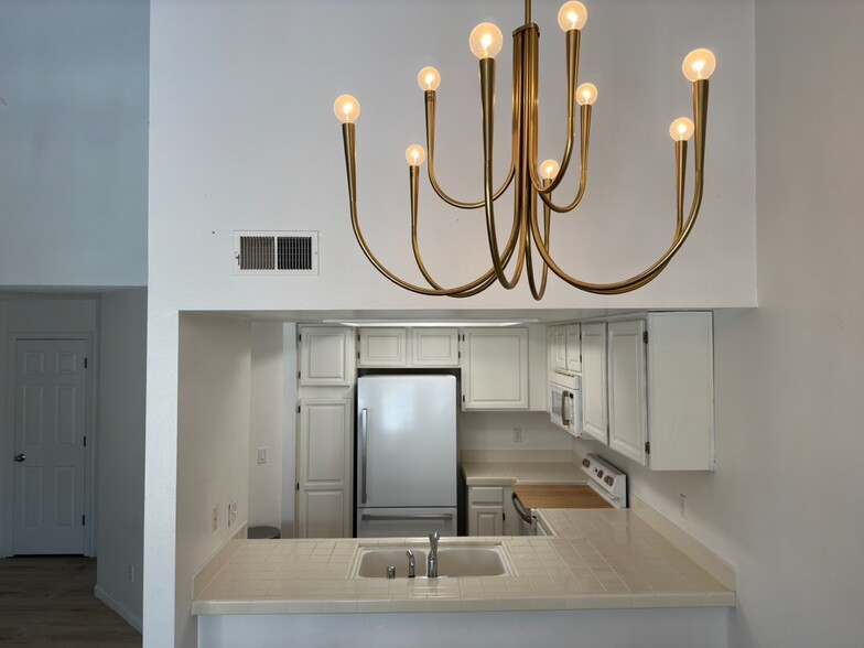 Building Photo - 2875 Idlewild Dr