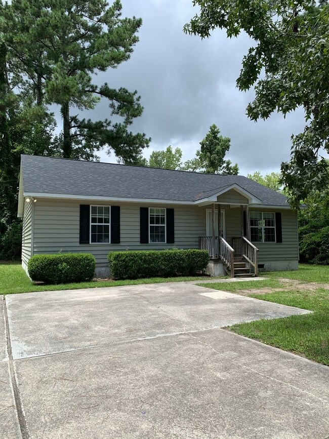 Building Photo - 2112 Wisteria Dr