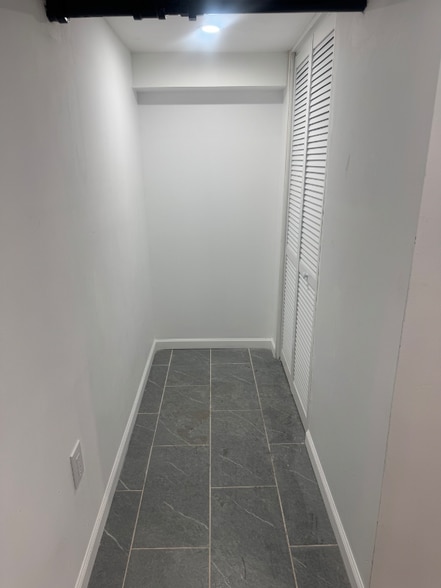 Building Photo - 9 Lawrence Ave