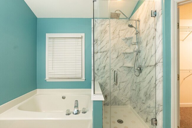 Building Photo - 8 Woodcliff Cir