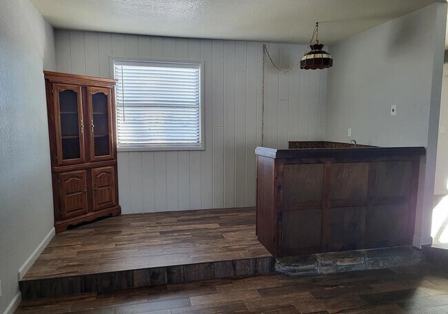 Building Photo - Cute Ranch Style 3 Bedroom, 2 Bath, On 4 A...