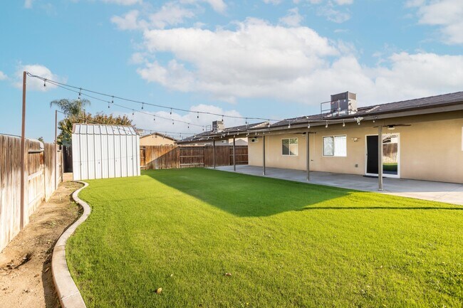 Building Photo - 6212 Ajooni Ct