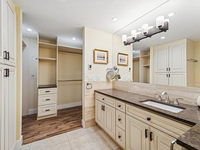 Building Photo - "Spacious 2-Bed, 2-Bath Gem in Prime Bellevue Location - 1455 Sq Ft of Modern Living!"