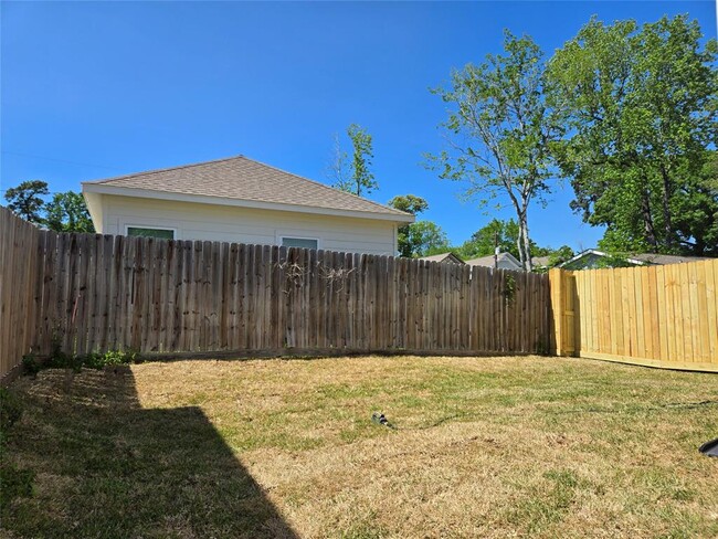Building Photo - 16710 Timberglen St