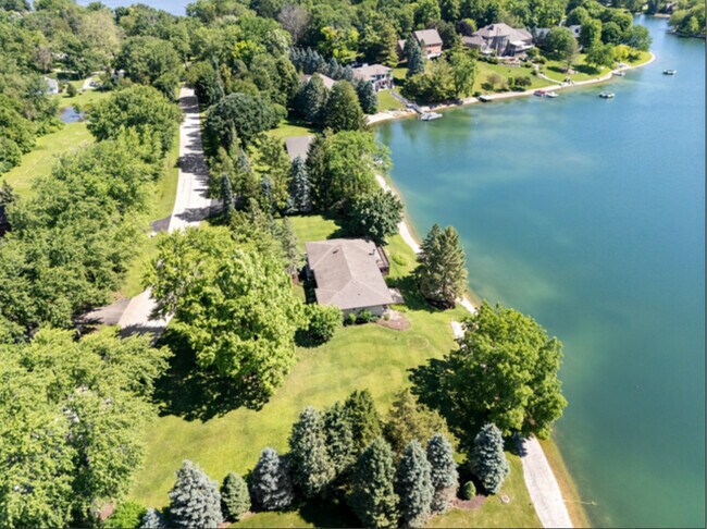 Building Photo - 2720 N Bayview Ln