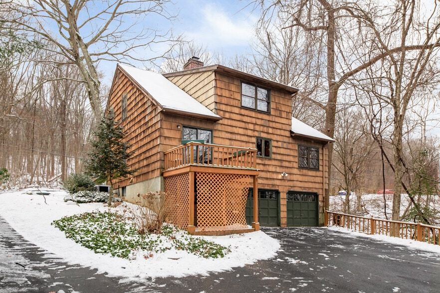 Building Photo - 1031 Howe Avenue