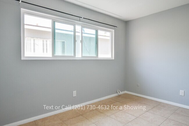 Building Photo - 3 Bedroom, 1.5 Bath Apartment with Garage ...