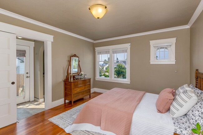 Building Photo - Beautiful Historic Multi Generational home in Heart of Snohomish