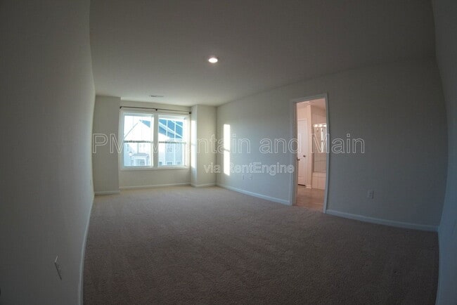 Building Photo - 210 Creekview Rd