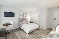 Building Photo - 135 S 19th St