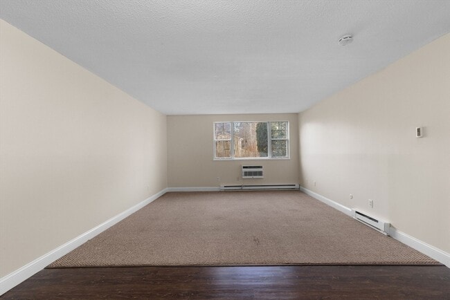 Building Photo - 180 Main St