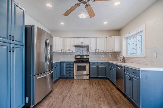 Building Photo - 2609 E Aster Dr