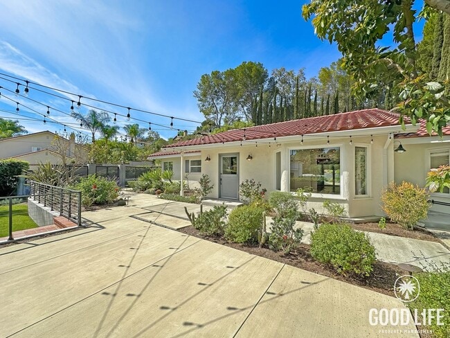 Building Photo - Stunning 3BR Home in Santa Ana with Private  Large Yard, Modern Upgrades & 2-Car Garage