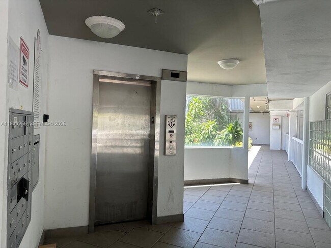 Building Photo - 1080 99th St