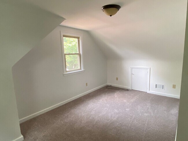 Building Photo - 302 Pinehurst Rd