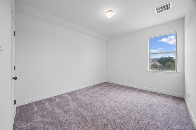 Building Photo - 567 Pecos River Xing